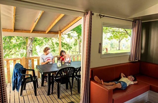 Mobil-home Confort PMR 29m² (2bedroom) + LV + TV + semi-covered terrace 6m² 4 people. 6 people