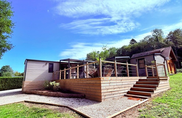 Mobile home complex in the Château de Nogentel residential leisure park!