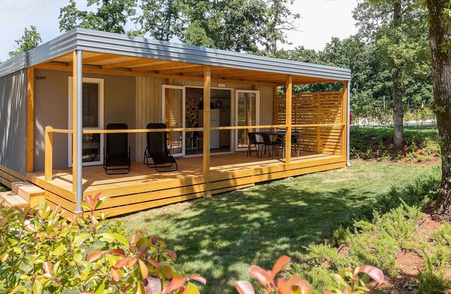 Mobilehome with terrace by the pool
