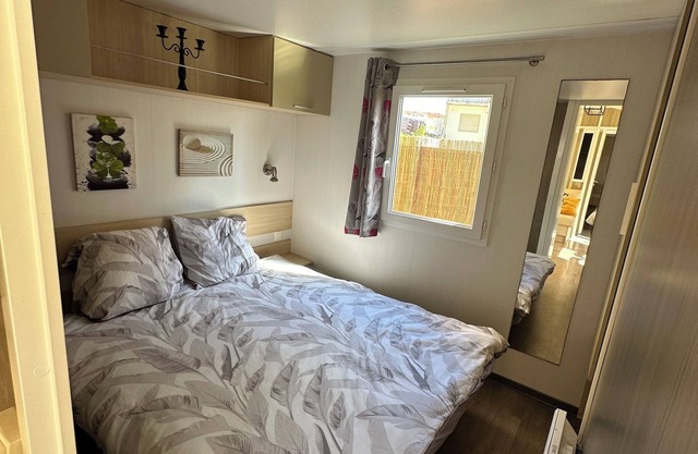 MobilHome 2 Comfortable 40 m from the Beach with Garden and Barbecue