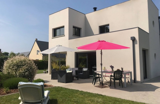 Modern and welcoming house, close to the beach