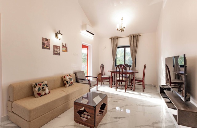 Modern 1BHK Condo W/S. Pool, 3m. Walk To Beach