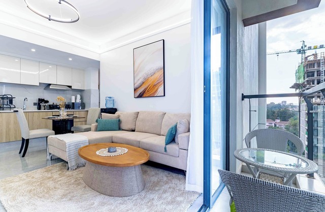 Modern 1BR at Riara One – Kilimani | Pool, Gym, Netflix | Walk to Junction Mall
