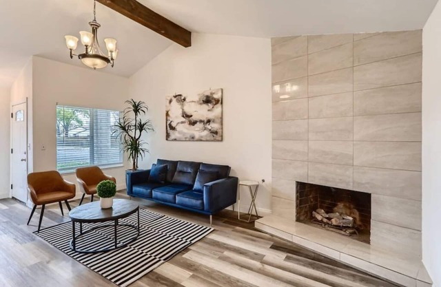 Modern 2 bdrm 2bth gem! 15 mins from downtown!