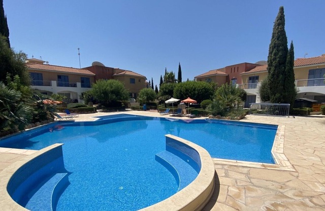 Modern 2 Bed with Spacious Veranda & 2 Pools
