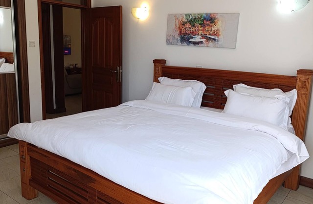 Modern 2-bedroom apartment Fully Furnished and serviced with free Internet.