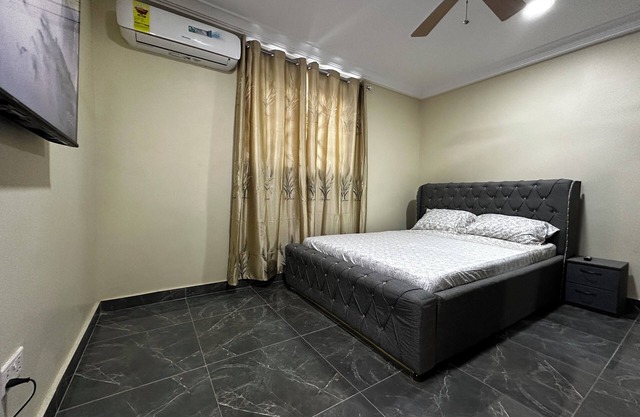 Modern 2-Bedroom Apartment Near Beach - Rose Villa Accra Suite F1