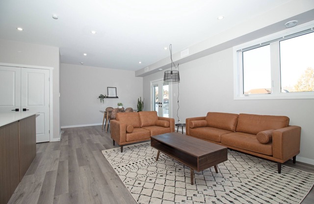 Modern 2 Bedroom Downtown Apartment