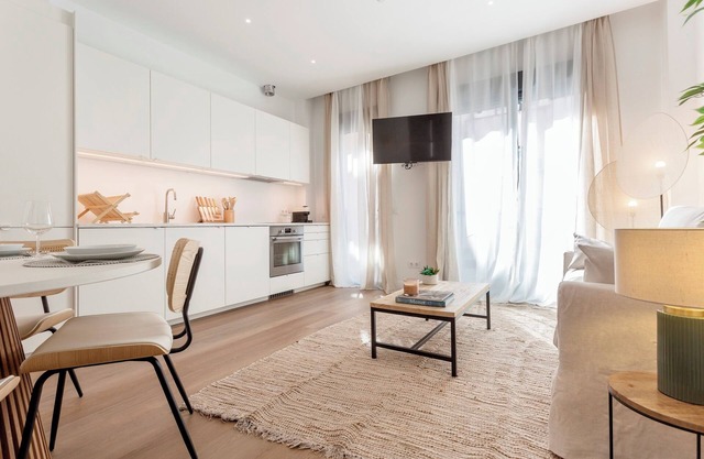 Modern 2BD apartment in Madrid. Zabaleta II