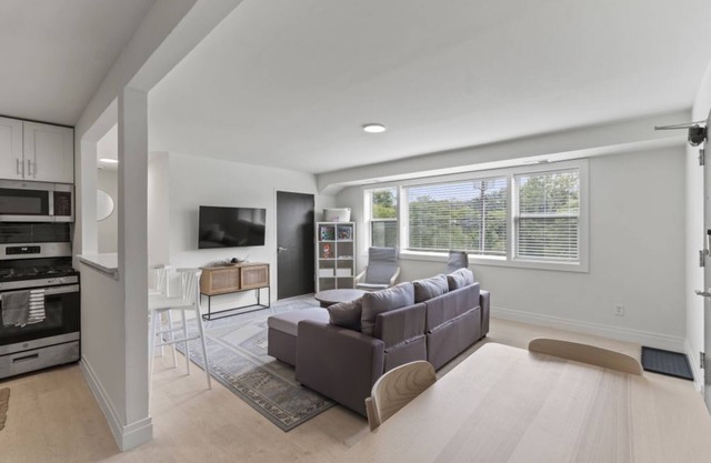 Modern 2BR Condo in Alexandria. Serenity that You Deserve