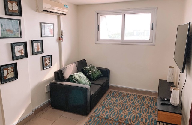 Modern 2BR in Labone Wi-Fi/DSTV