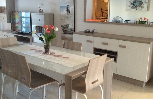 Modern 3 bedroom apartment with communal pool Sleeps 8