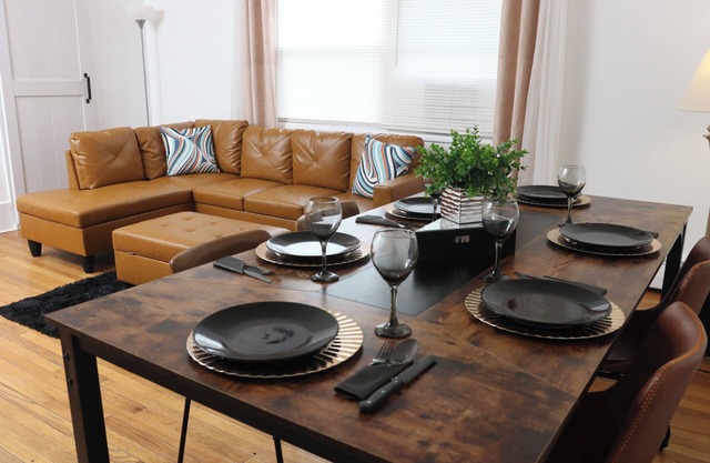 Modern 3 bedroom bungalow house, private parking, Bbq area/Wifii