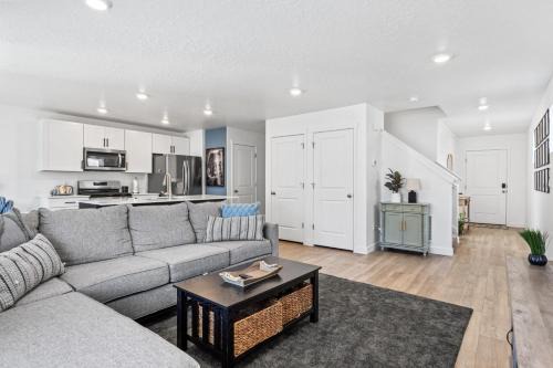 Modern 3BR Townhome in Lehi UT