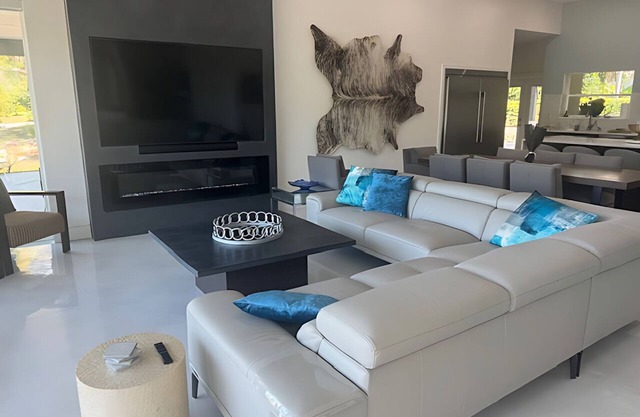 Modern 4 bed/4 bath Lake Home