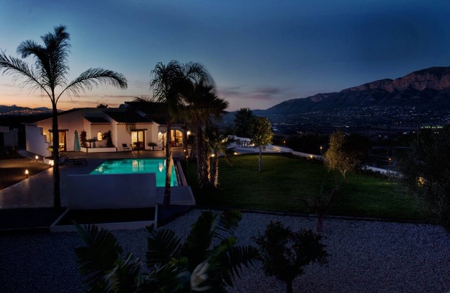 Modern and cheerful villa in Javea, on the Costa Blanca, Spain with private pool for 6 persons