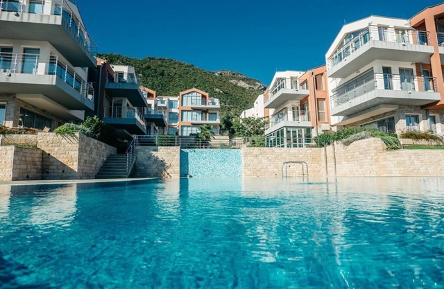 Modern and Luxury Apartment/Acacia Hill/Kotor Bay Stunning View/Infinity Pool