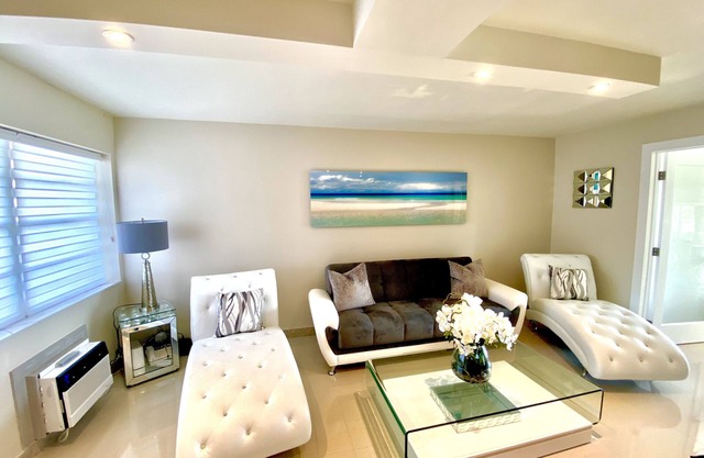 Modern apartment with Miami Skyline view on the bay 5 min to beach free parking