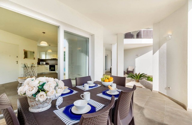modern apartment 5 min. from the sea with swimming pool, air conditioning and wi-fi