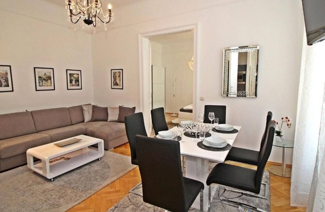 Modern apartment (63sqm) with bathtub and open kitchen