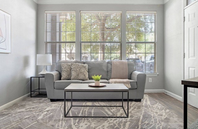 Modern Apartment in Prime Location (ID6101X53)