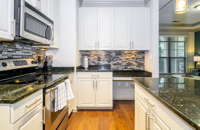 Modern Apartment in Prime Location (ID3752)