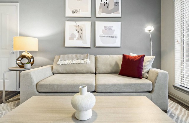 Modern Apartment in Prime Location (ID4636X96)