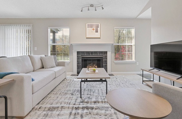 Modern Apartment in Prime Location (ID7392X21)