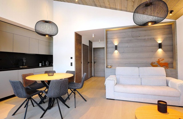 Modern Apartment Near Slopes with Parking in Courchevel Le Praz