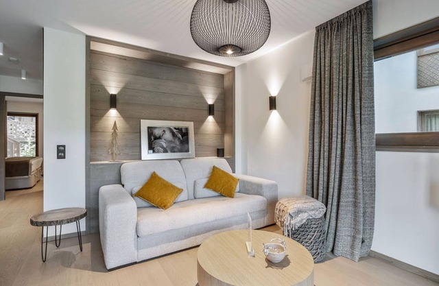 Modern Apartment Near Slopes with Parking, WiFi, and Ski Locker in Courchevel Le Praz