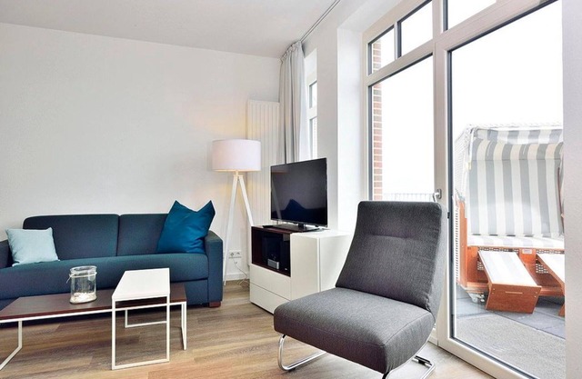 Modern apartment on the beach with great sea views, balcony and beach chair! -