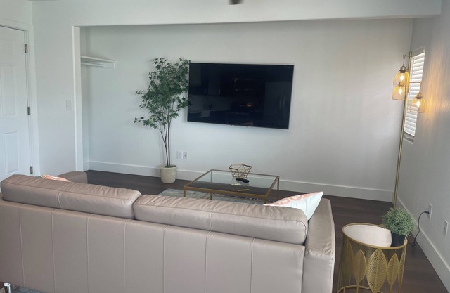 Modern Apartment Walk to Old Market