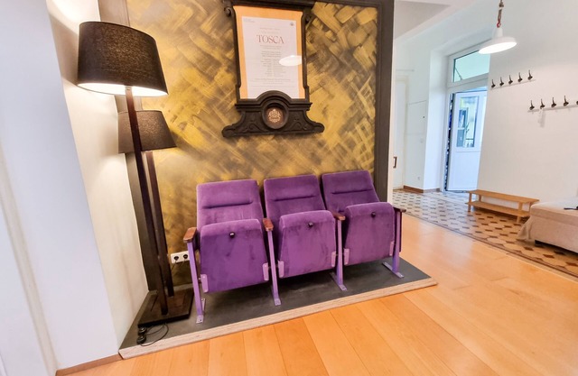 Modern apartment with large bright balcony 110m²/free garage