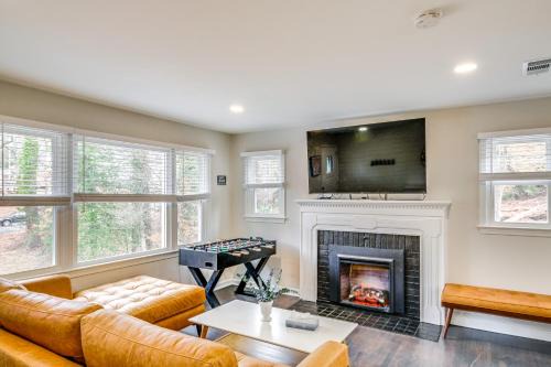 Modern Apt 11 Mi to DC Pets Welcome!