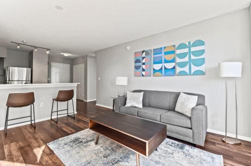 Modern Apt Near Downtown