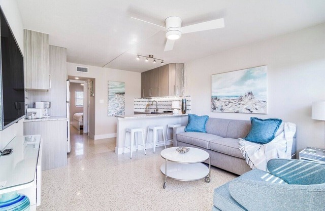 Modern & Beautiful 1BR with Amazing Beach Access! - Unit F