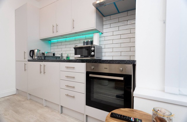Modern Bright 2 bedroom- Leeds near Dance school