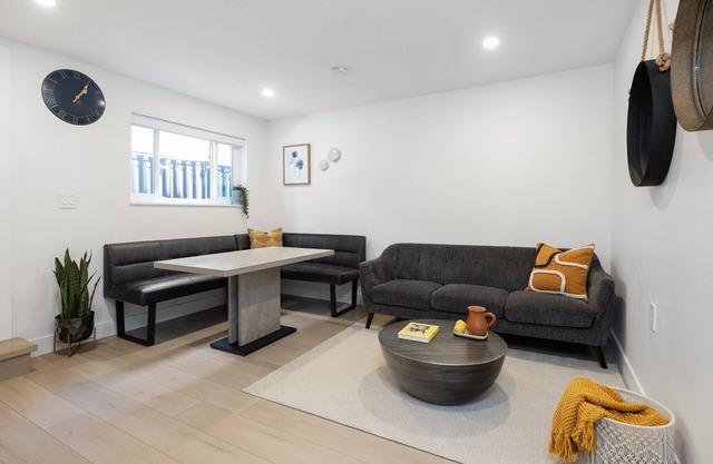 Modern, Bright, Clean 2 Bedroom Suite - Great Location!