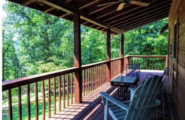Modern Cabin; River! 13 acres! Hiking! Wineries!