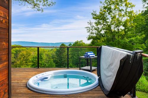 Modern Catskills Escape w Open Living Steam Shower Fireplace Hot Tub w Mountain Views Minutes from Woodstock Trails Suncliff Vista
