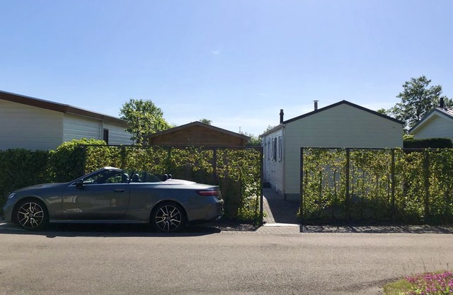 Modern chalet in goedereede met ruime zonnige tuin