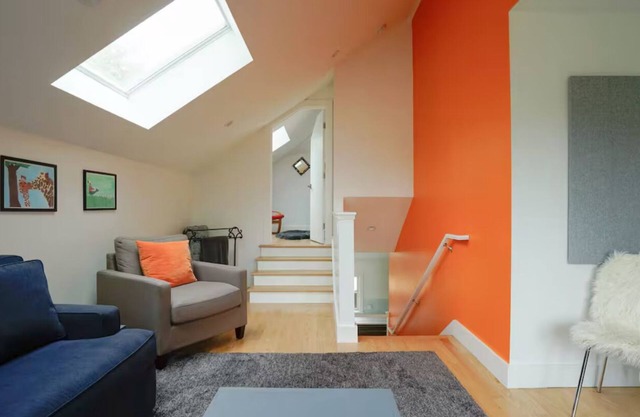 Modern Coastal Retreat, Walk to Downtown HMB & Beach