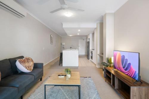 Modern Comfort 2BR Close to Everything