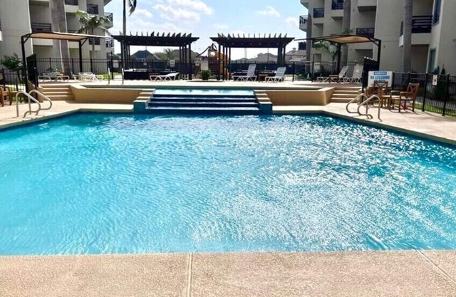 Modern Condo Family Friendly