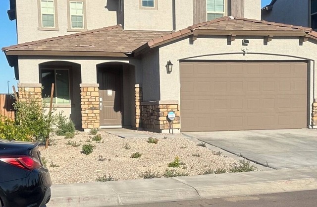 Modern Desert Home–Great for Families & Groups, Near Golf, Hiking & City Fun