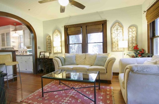 Modern dog-friendly Austin home super close to downtown with patio, W/D, kitchen