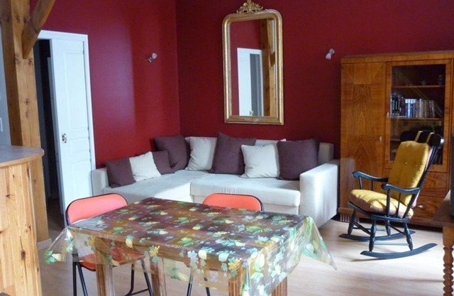 Modern Duplex Apartment, 6 Guests, Central Location