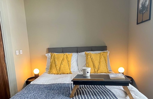 Modern Eight Bedroom Apartment in Bristol