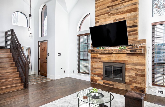 Modern Elegance: Prime Location in Carrollton