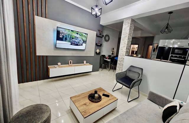Modern family apartment in historical Athens center. nnCasa Di Leandro